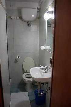 Pensión Oasi 4*