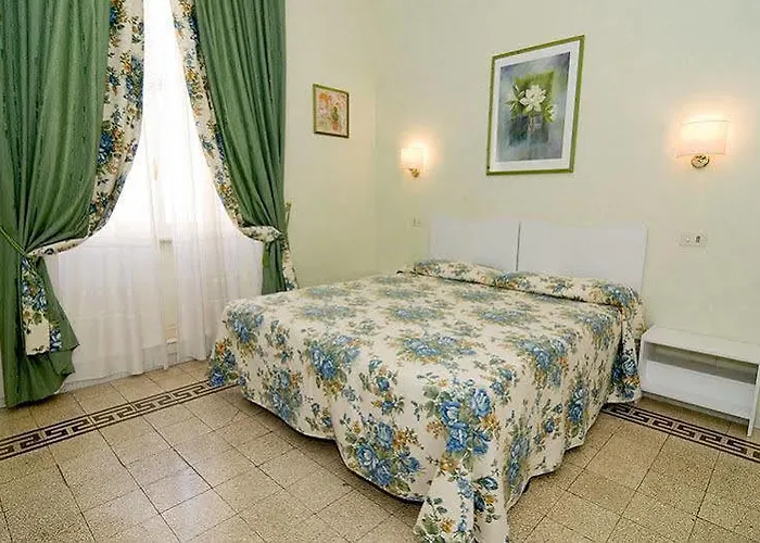 Oasi Pensión 4*